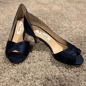 Nina Navy Pumps